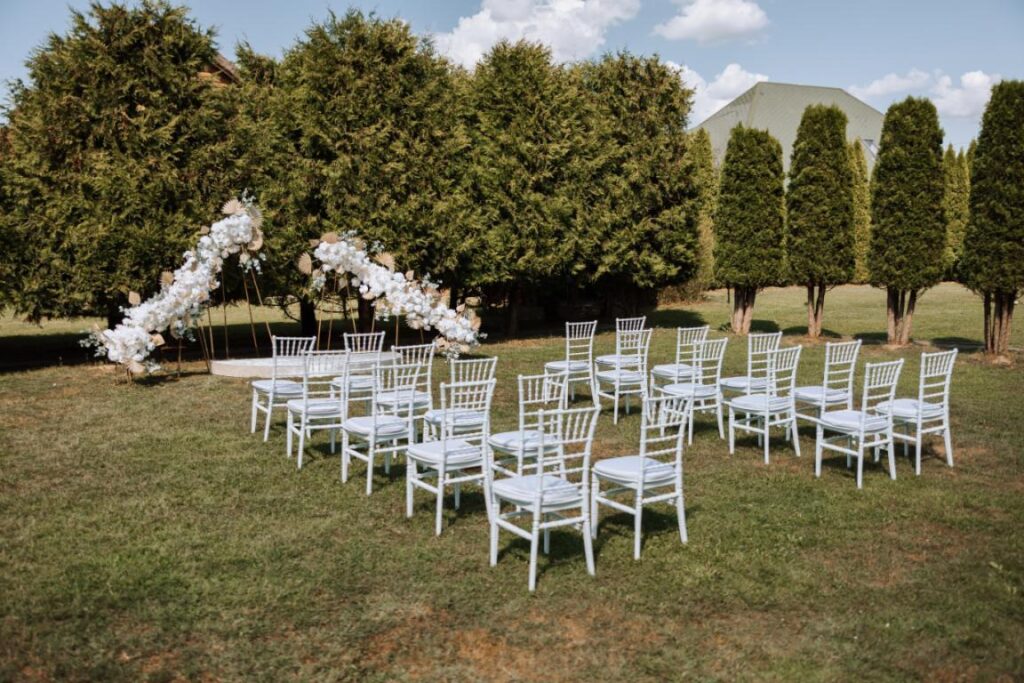 5 Tips for Choosing Table and Chair Rental Services for Events