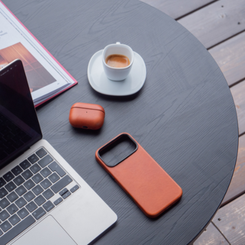 iPhone 17 Leather CaseMeta